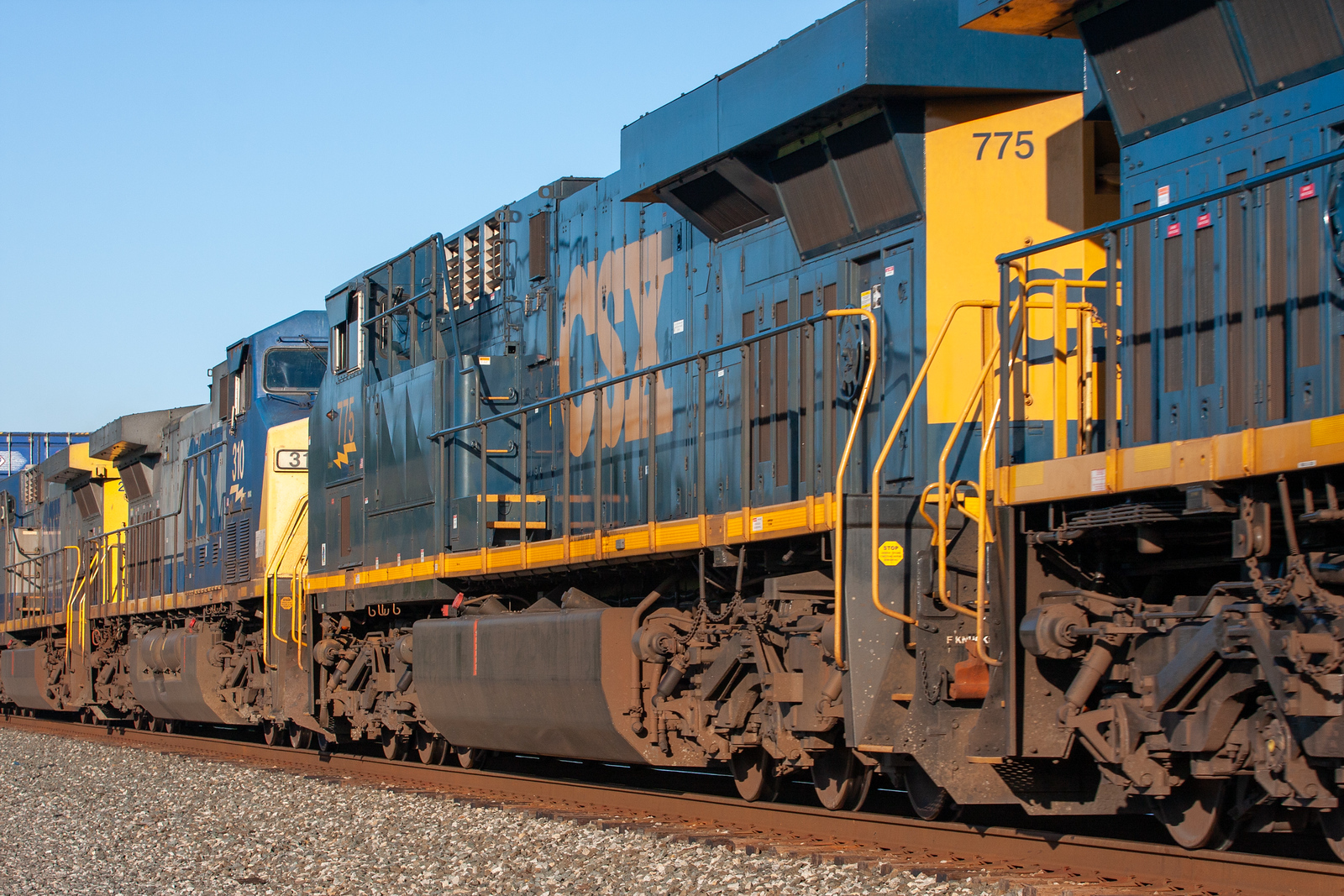 CSXT 775