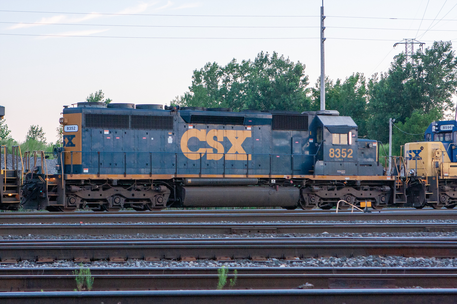 CSXT 8352