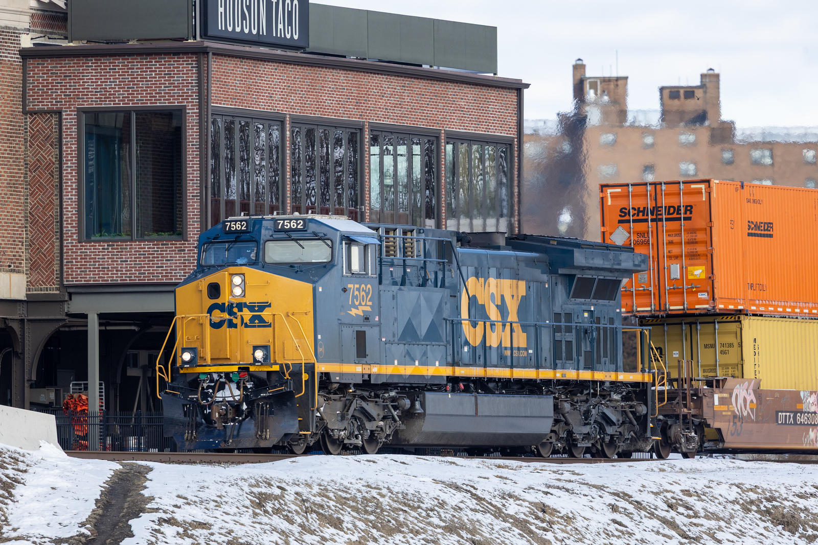 CSXT 7562