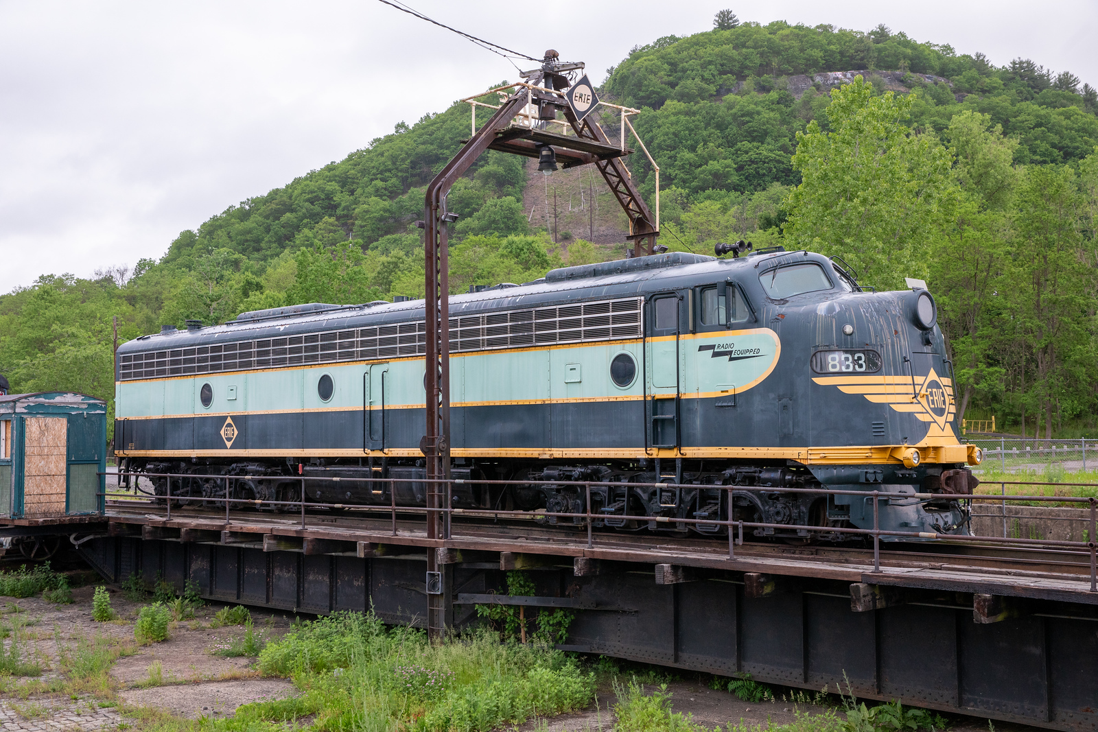 ERIE 833