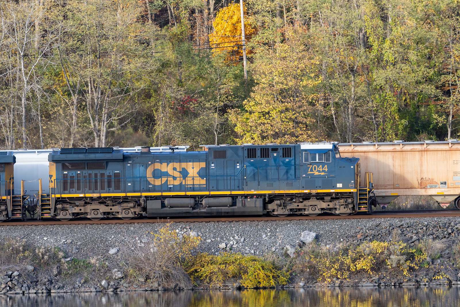 CSXT 7044