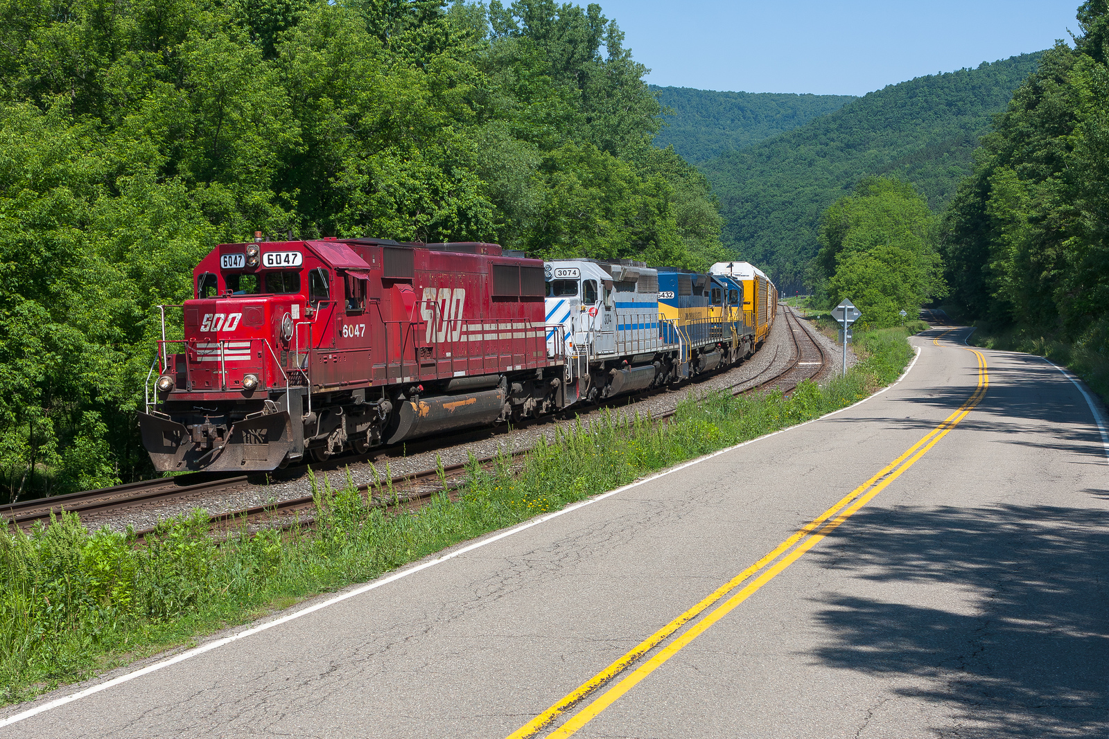 NS 38T @ Browns Crossing, NY